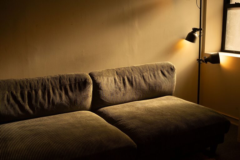 Tips for Creating a Cosy and Inviting Living Room on a Budget